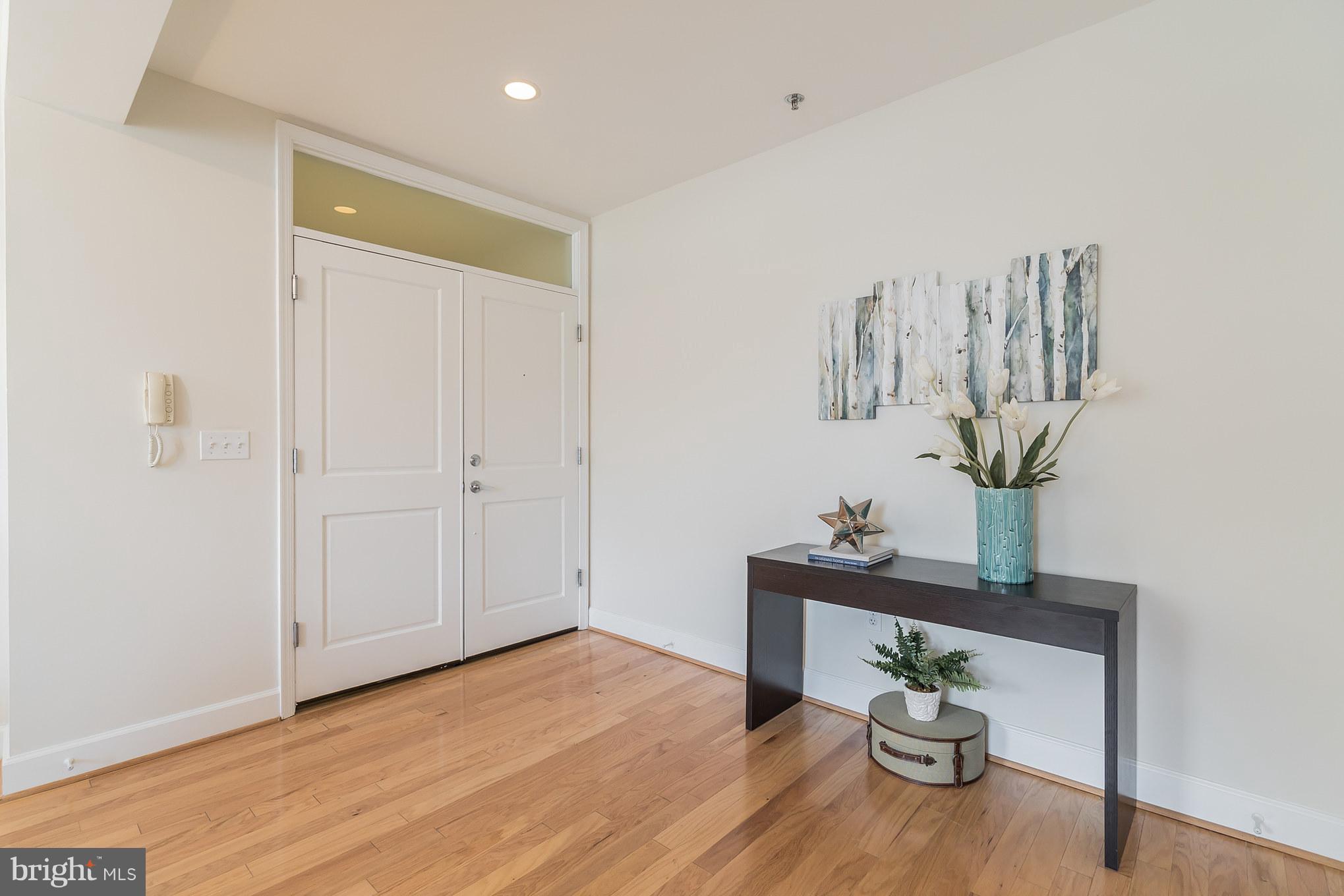 1418 W Street Northwest, Unit 401 Washington, DC 20009 - Photo 11 of 30 Living Room