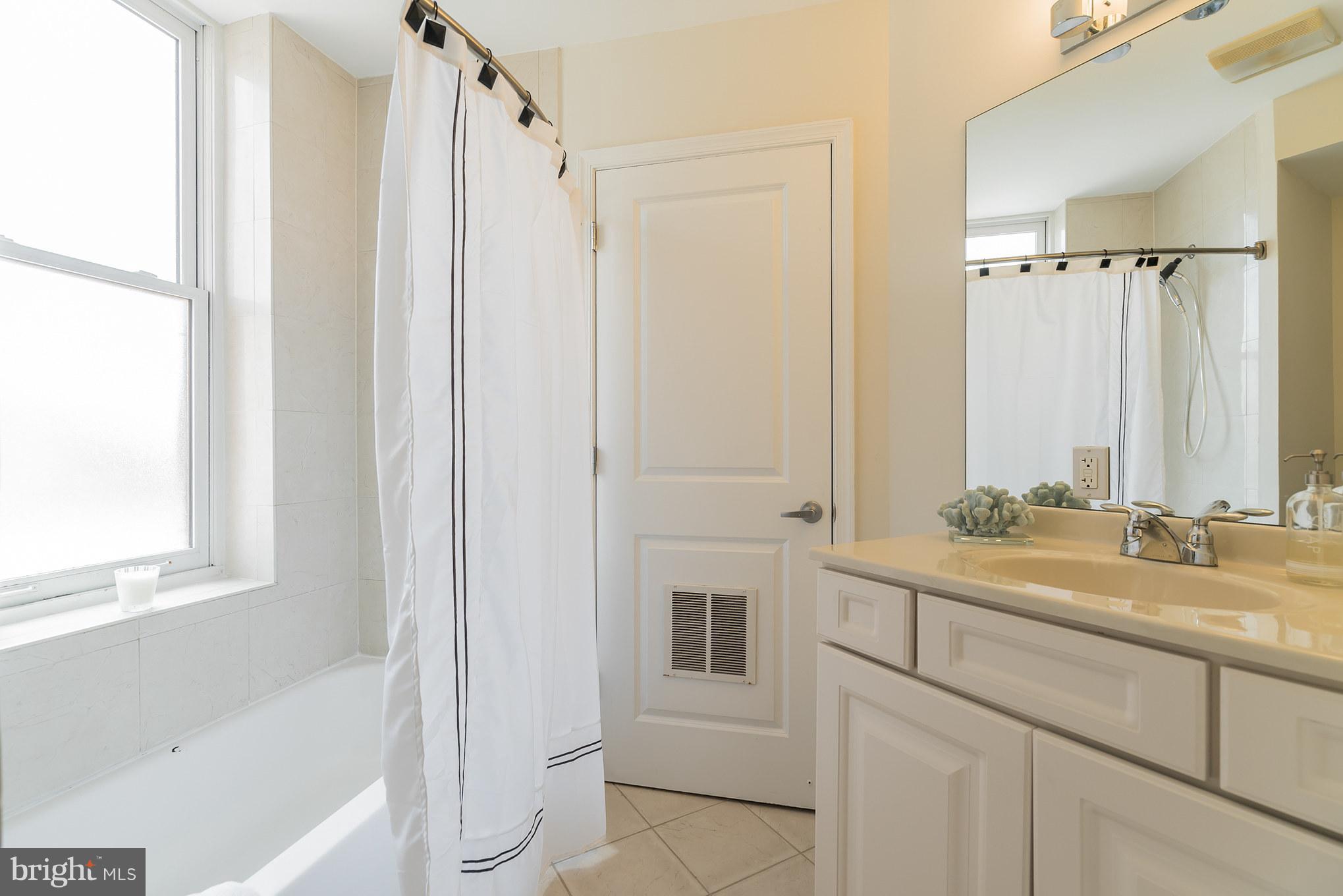 1418 W Street Northwest, Unit 401 Washington, DC 20009 - Photo 20 of 30 Bath