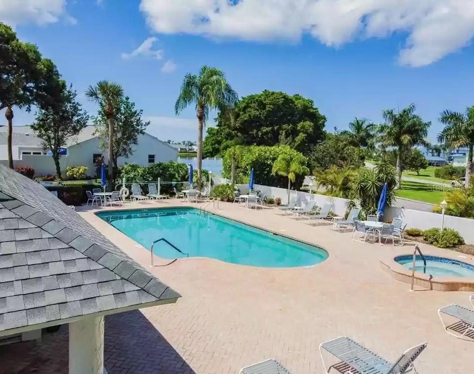 502 Sanderling Circle Bradenton, FL 34209 - Photo 7 of 47