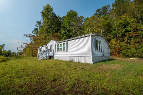 a view of a house with a yard