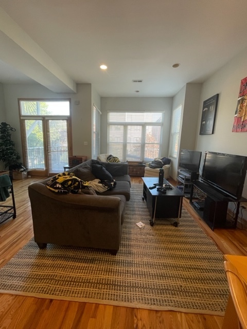 3216 North Racine Avenue, Unit 2 Chicago, IL 60657 - Photo 7 of 16