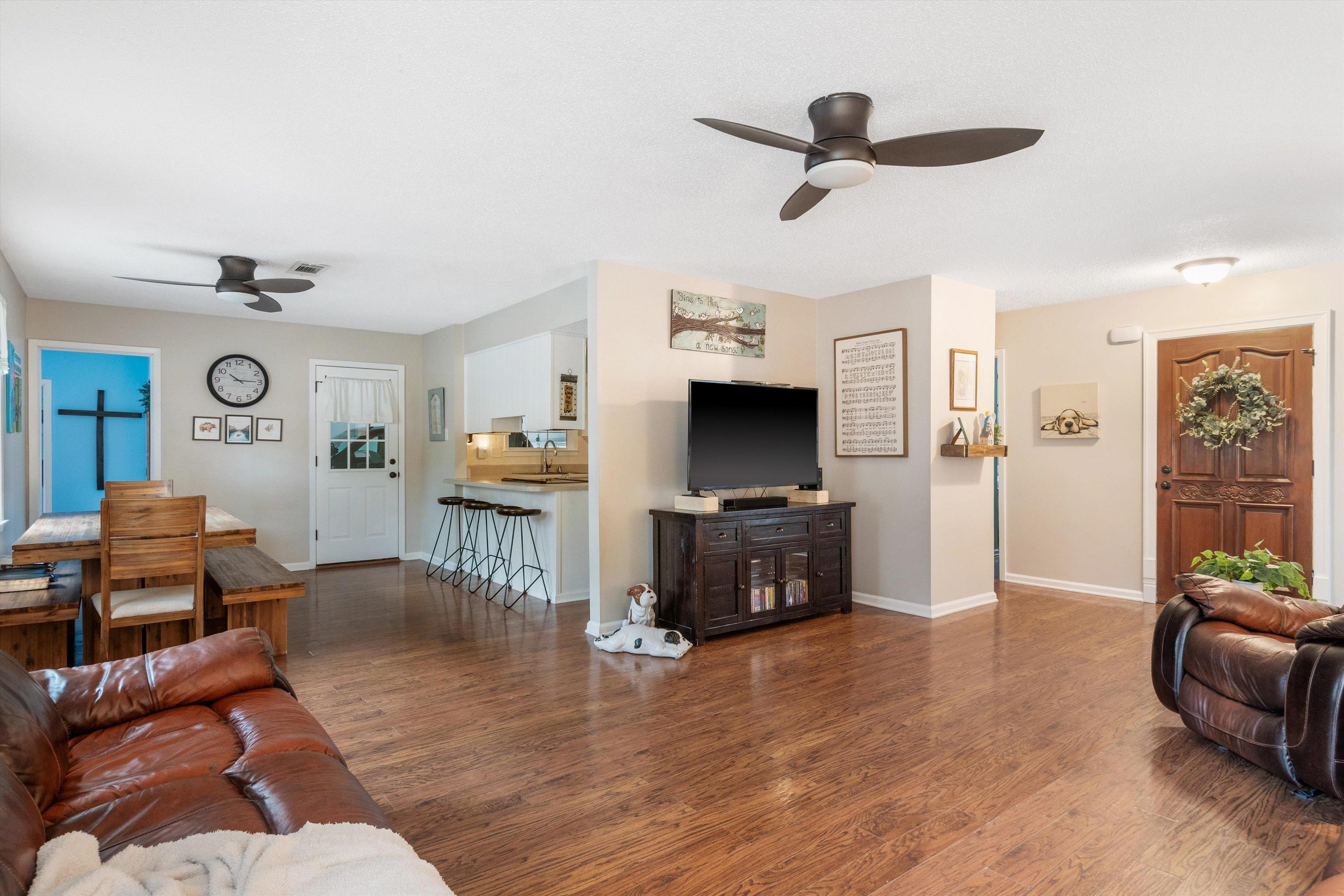 2984 Ruffle Drive Bartlett, TN 38134 - Photo 25 of 31 a living room with furniture and a flat screen tv
