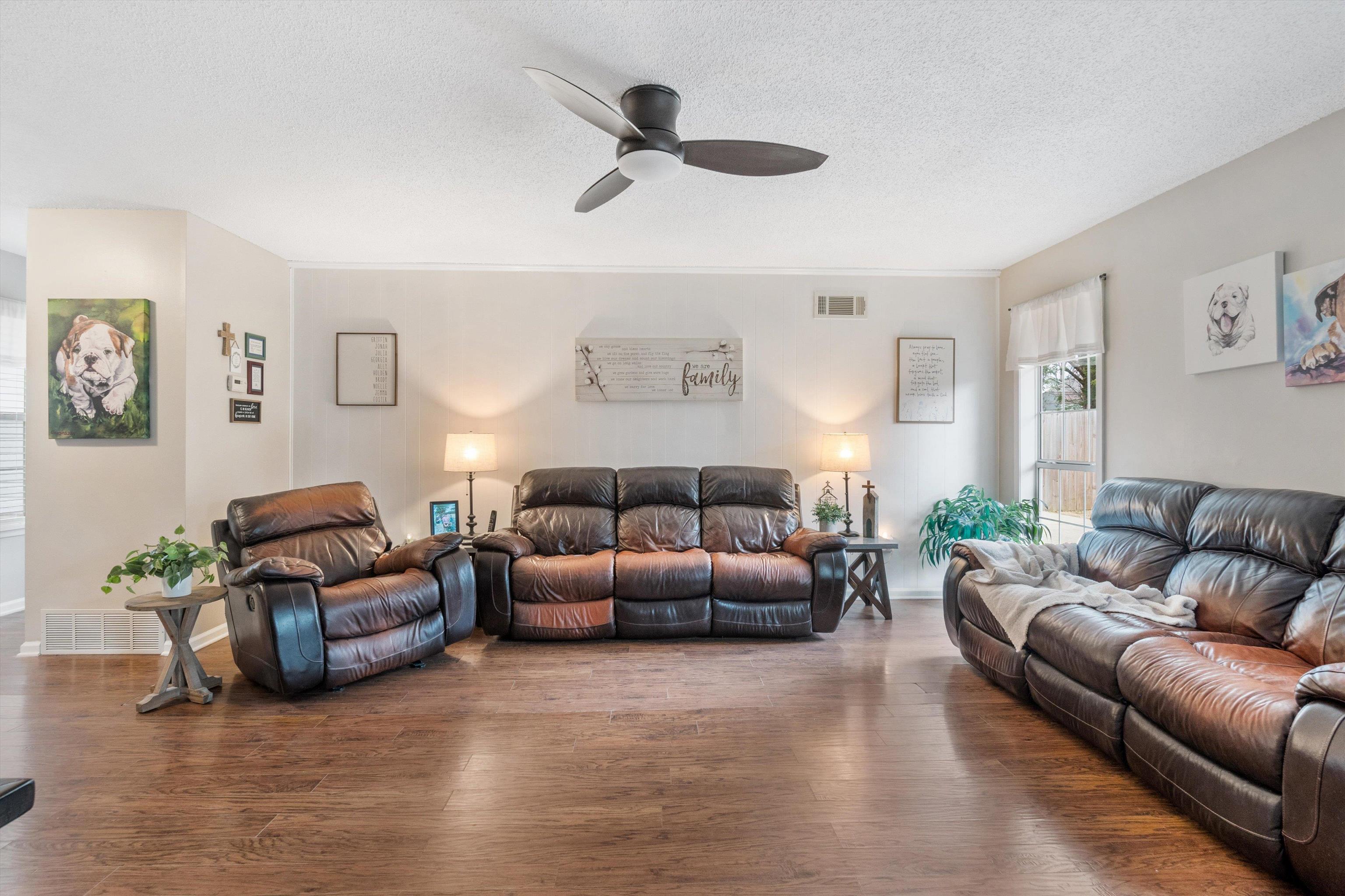 2984 Ruffle Drive Bartlett, TN 38134 - Photo 4 of 31 a living room with furniture