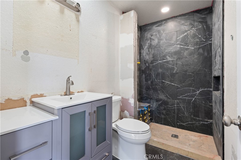 18891 Shoshonee Road Apple Valley, CA 92307 - Photo 15 of 33 a bathroom with a sink a toilet and shower