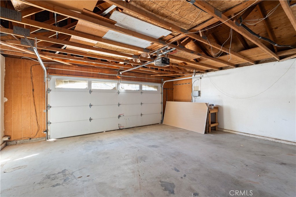 18891 Shoshonee Road Apple Valley, CA 92307 - Photo 17 of 33 a view of room with an empty room