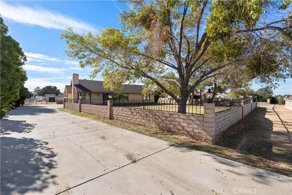 18891 Shoshonee Road Apple Valley, CA 92307 - Photo 2 of 33 a view of a park with bench and trees