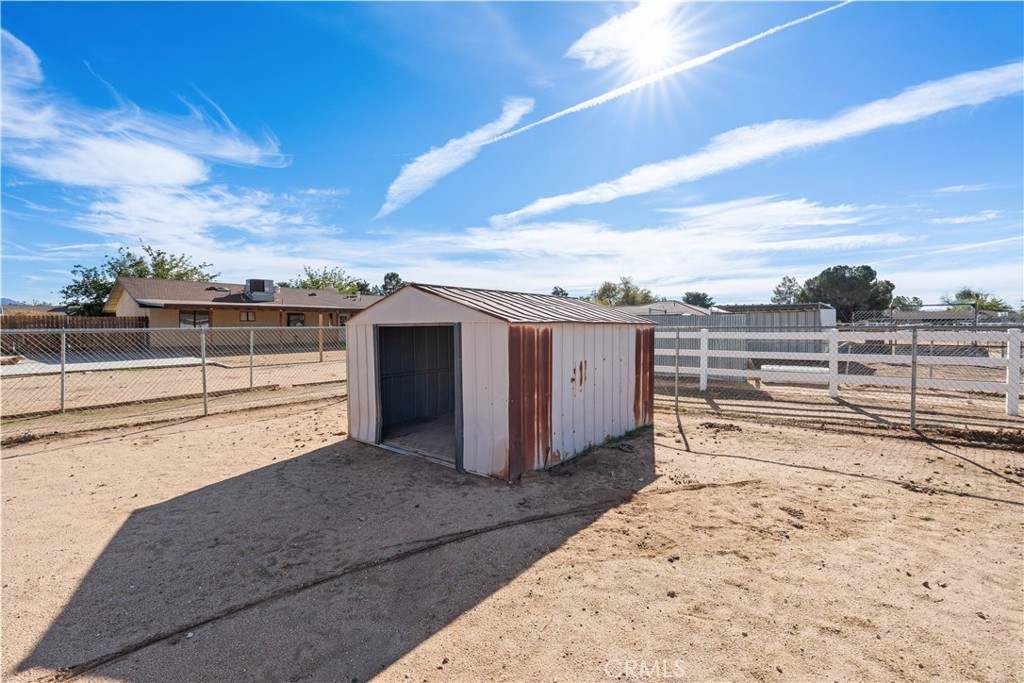 18891 Shoshonee Road Apple Valley, CA 92307 - Photo 22 of 33