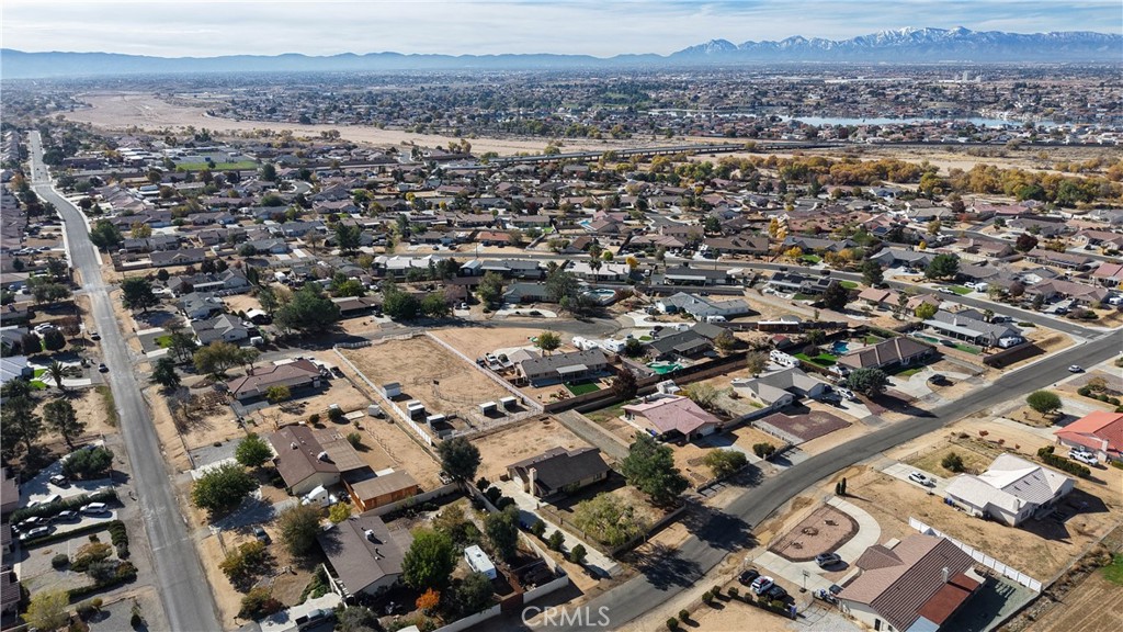 18891 Shoshonee Road Apple Valley, CA 92307 - Photo 26 of 33 an aerial view of multiple house
