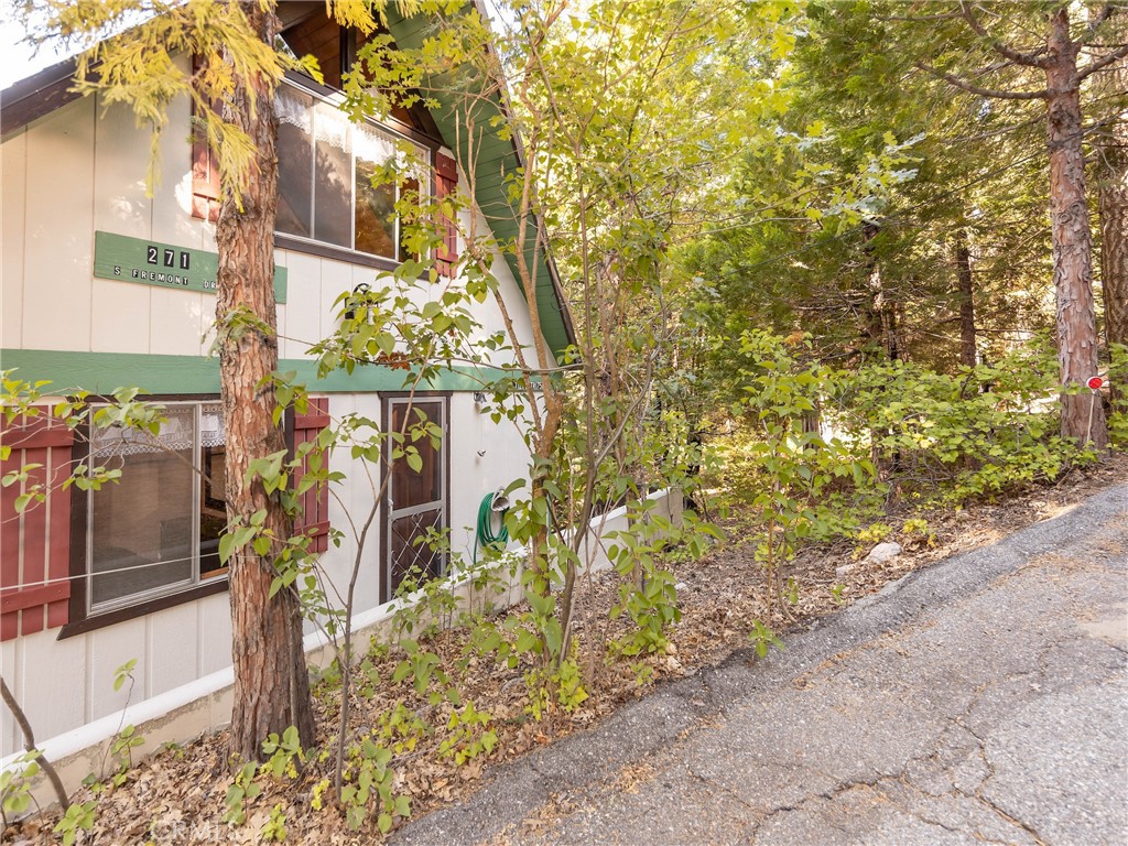 271 Fremont Road Lake Arrowhead, CA 92352 - Photo 33 of 34