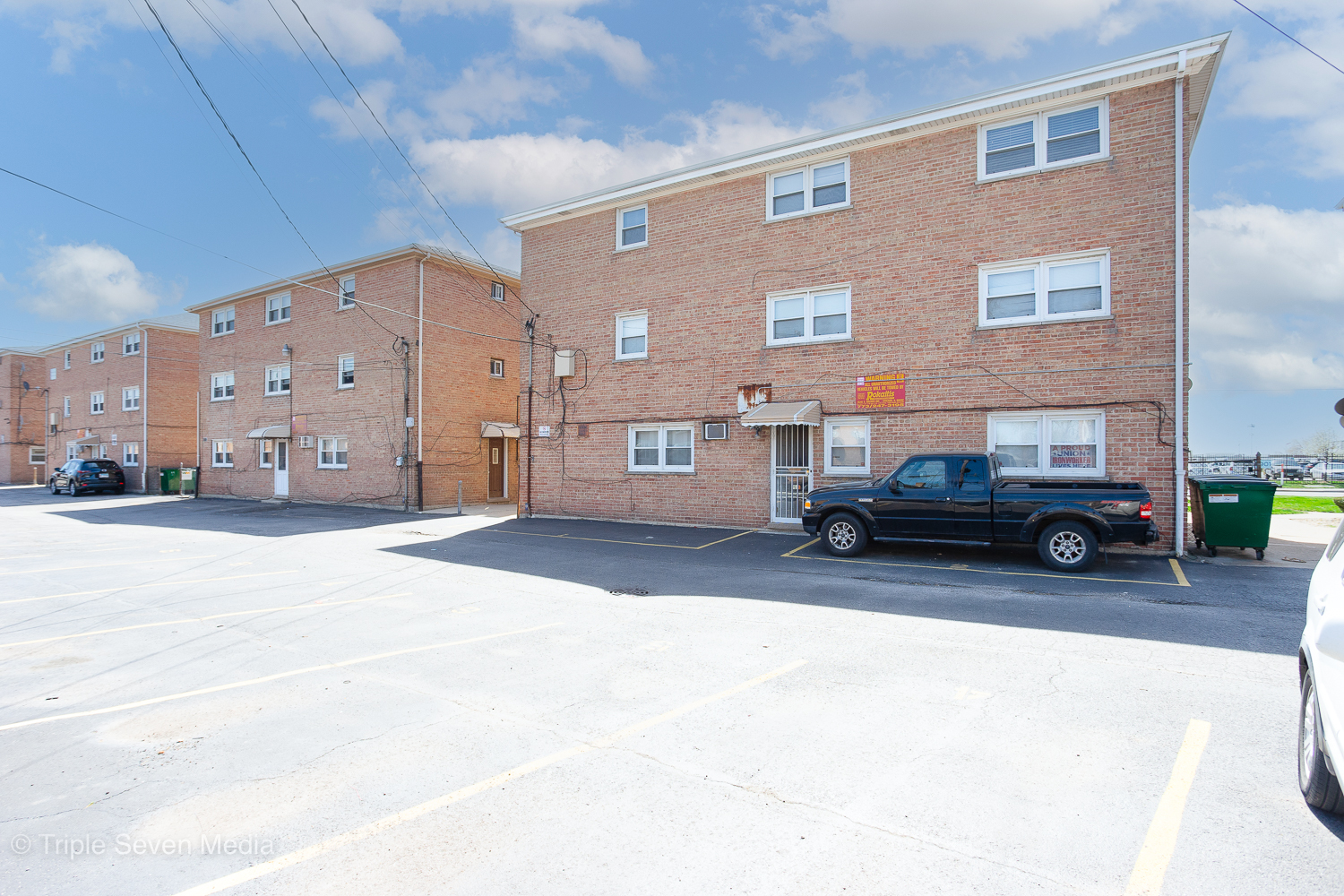 6952 West 65th Street, Unit 3C Chicago, IL 60638 - Photo 16 of 17 a view of a car garage