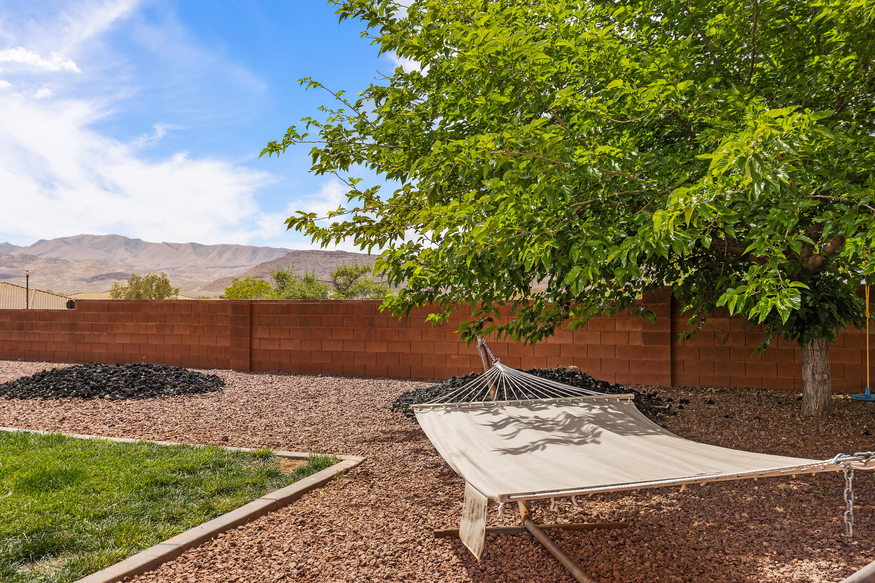 225 Falcon Court Ivins, UT 84738 - Photo 30 of 47 030. Backyard