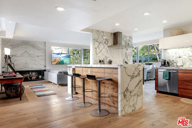 $6,500 | 17352 Sunset Boulevard, Unit 301, Pacific Palisades, CA 90272