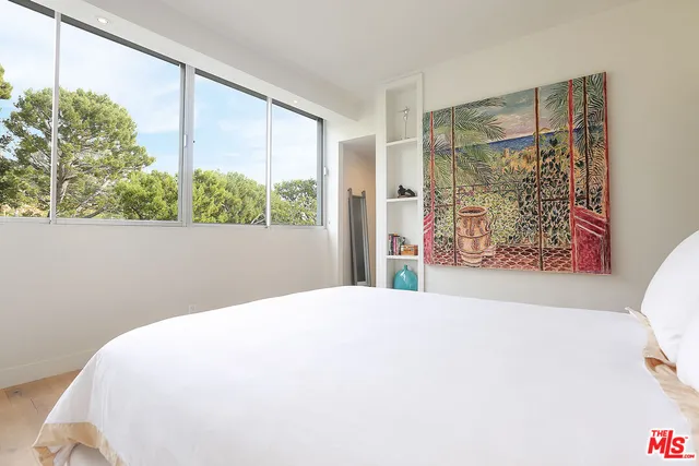 $6,500 | 17352 Sunset Boulevard, Unit 301, Pacific Palisades, CA 90272