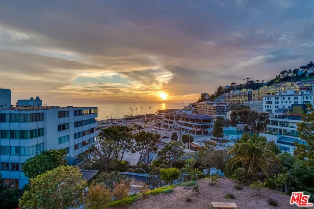 $6,500 | 17352 Sunset Boulevard, Unit 301, Pacific Palisades, CA 90272