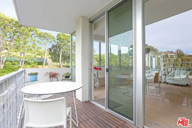 $6,500 | 17352 Sunset Boulevard, Unit 301, Pacific Palisades, CA 90272