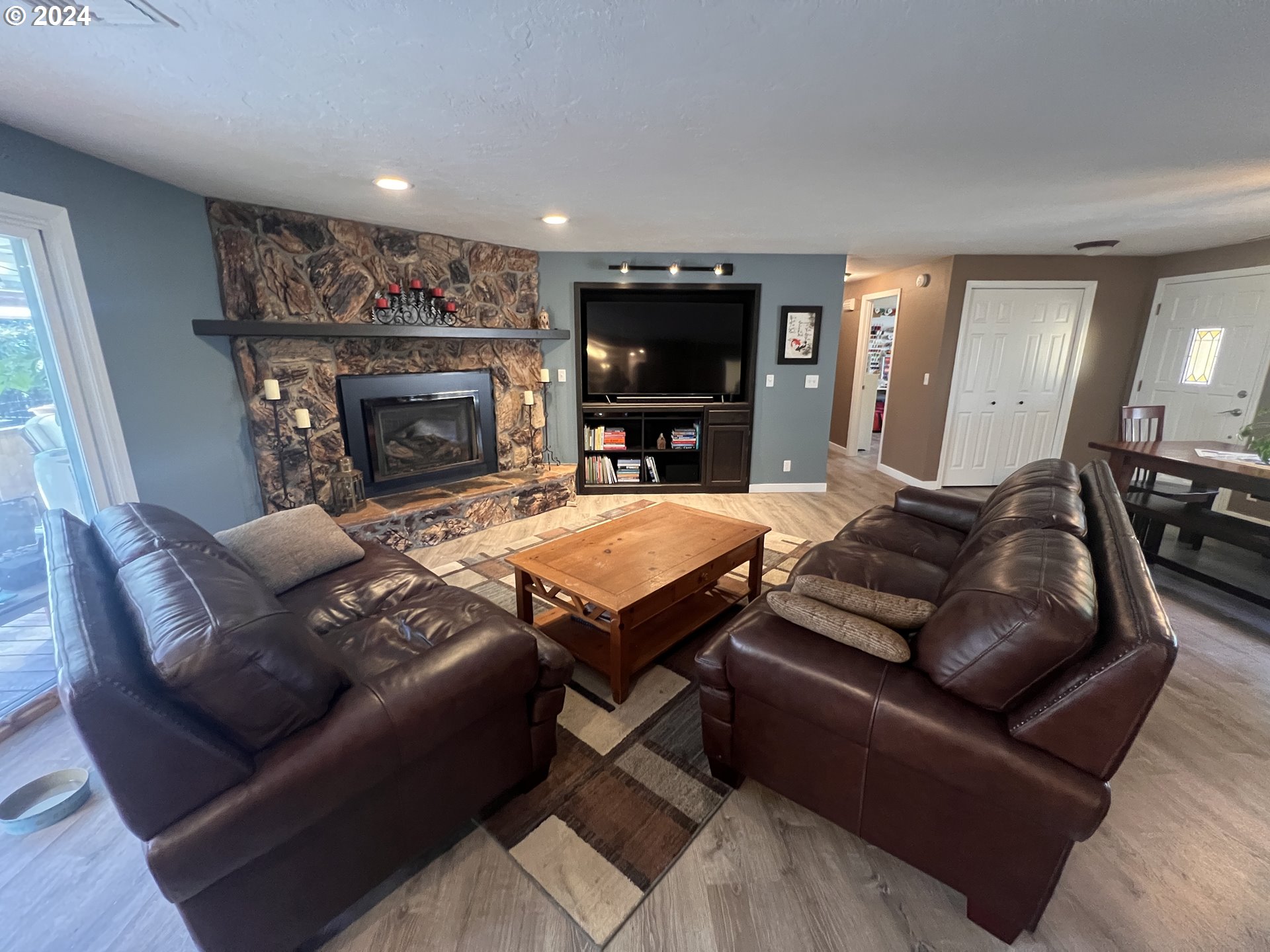 4091 Scenic Drive Eugene, OR 97404 - Photo 13 of 45 Fireplace Gas