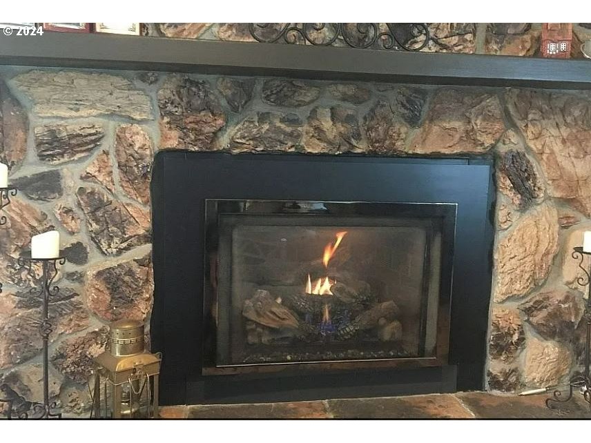 4091 Scenic Drive Eugene, OR 97404 - Photo 14 of 45 Dining Area
