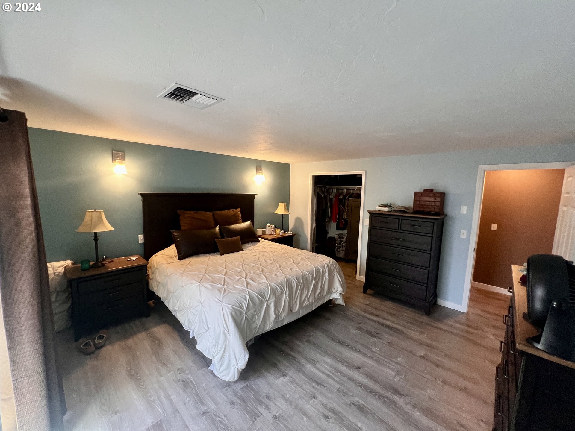 4091 Scenic Drive Eugene, OR 97404 - Photo 15 of 45 Primary Bedroom