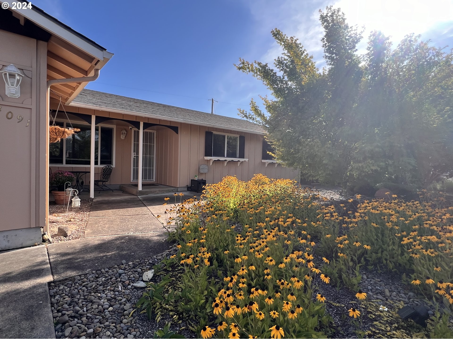 4091 Scenic Drive Eugene, OR 97404 - Photo 2 of 45 Front Yard