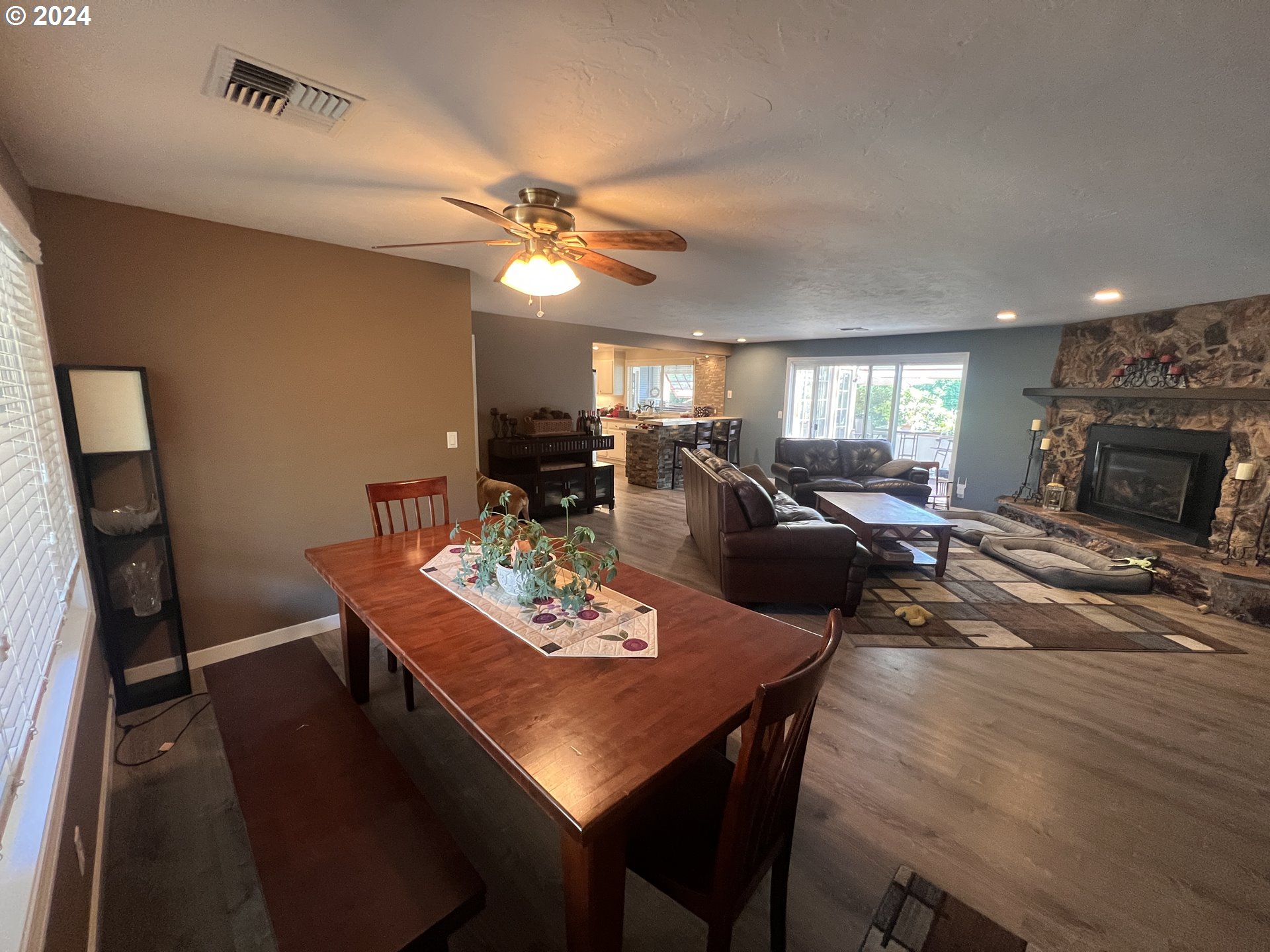 4091 Scenic Drive Eugene, OR 97404 - Photo 3 of 45 Entrance/Foyer