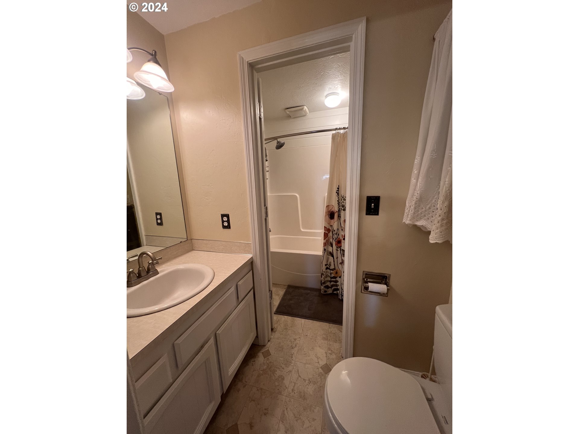 4091 Scenic Drive Eugene, OR 97404 - Photo 38 of 45 Kitchen