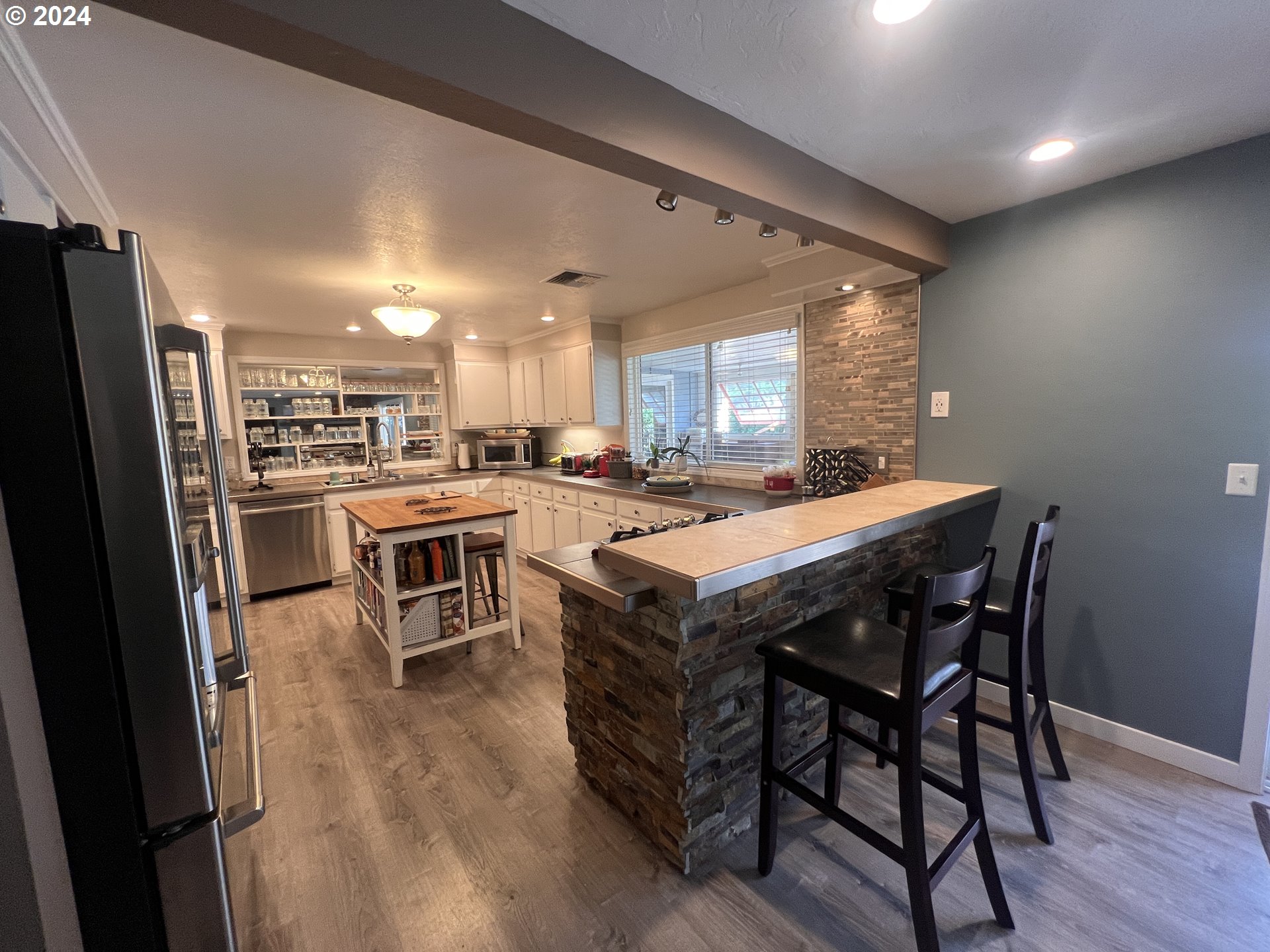 4091 Scenic Drive Eugene, OR 97404 - Photo 4 of 45 Kitchen