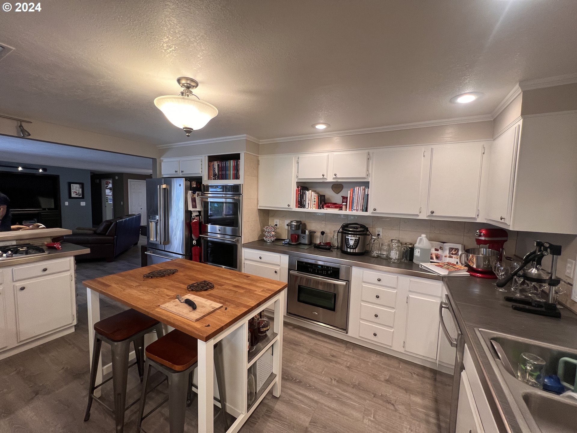 4091 Scenic Drive Eugene, OR 97404 - Photo 9 of 45 Kitchen