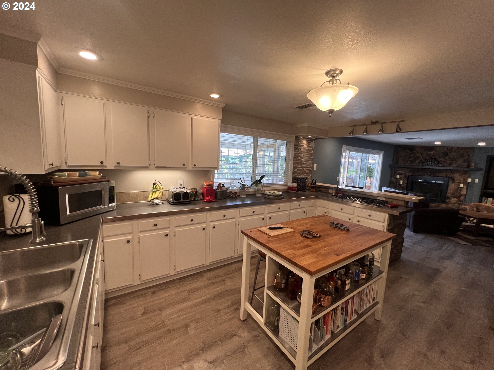 4091 Scenic Drive Eugene, OR 97404 - Photo 10 of 45 Kitchen