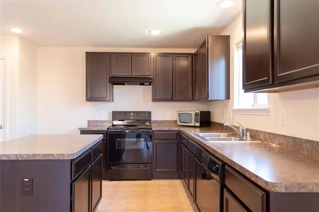 $2,150 | 1412 Lone Pine Drive, Little Elm, TX 75068