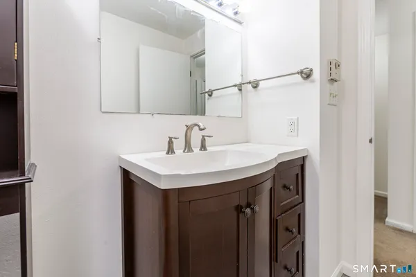 $239,900 | 71 White Oak Avenue, Unit B6, Plainville, CT 06062