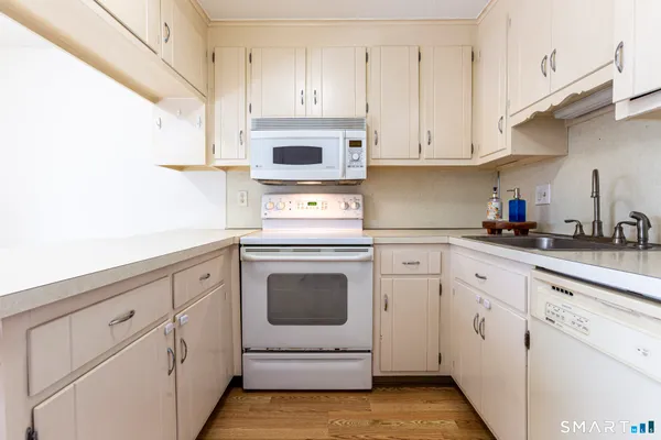 $239,900 | 71 White Oak Avenue, Unit B6, Plainville, CT 06062