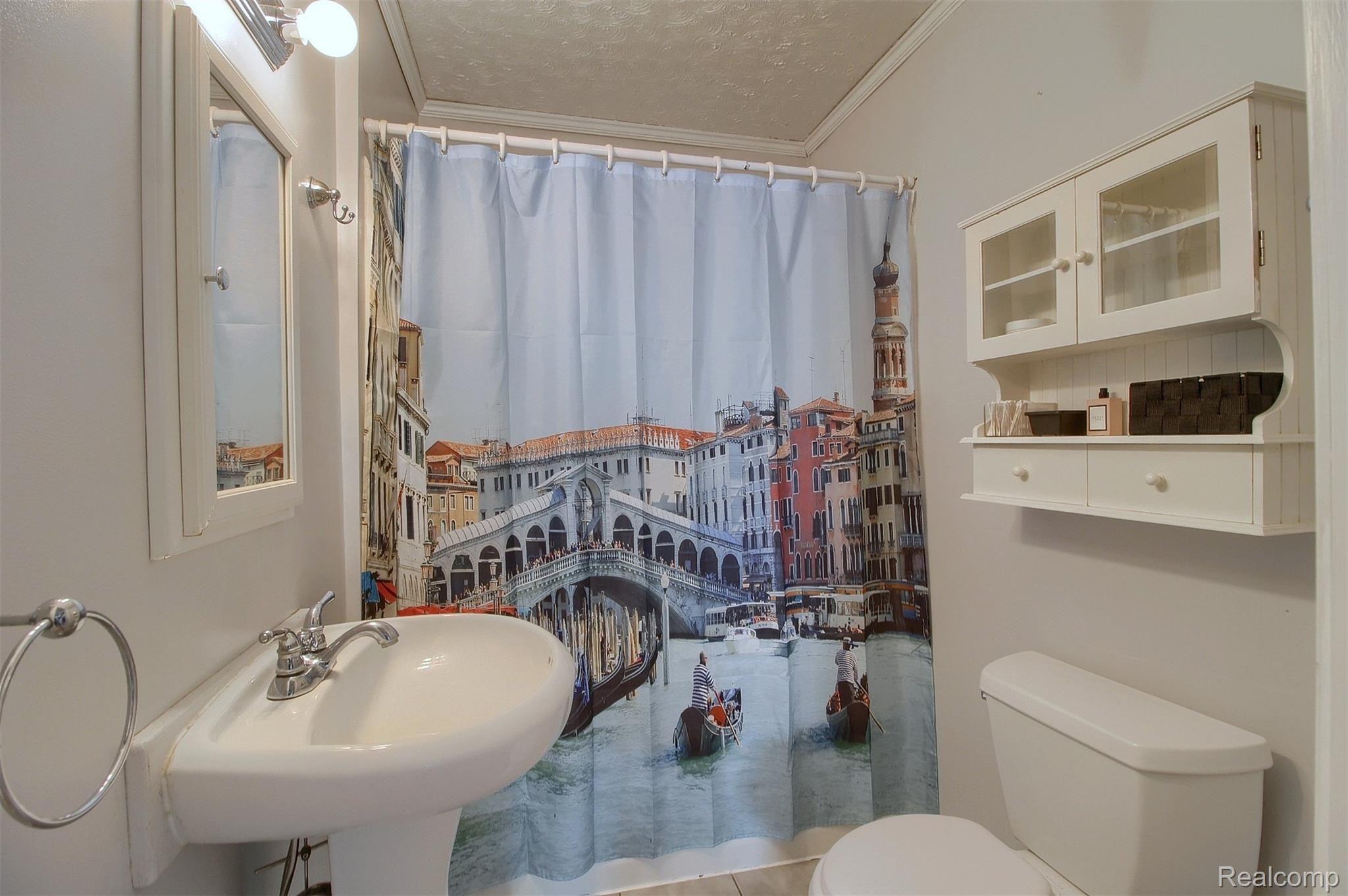 240 Kingston Road Leonard, MI 48367 - Photo 15 of 27 15-Bathroom.jpg