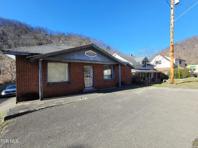 $249,900 | 18775 Riverside Drive, Grundy, VA 24614