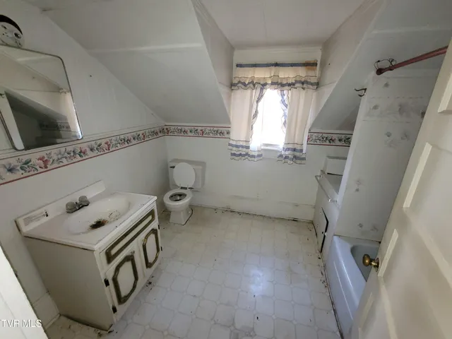 $249,900 | 18775 Riverside Drive, Grundy, VA 24614