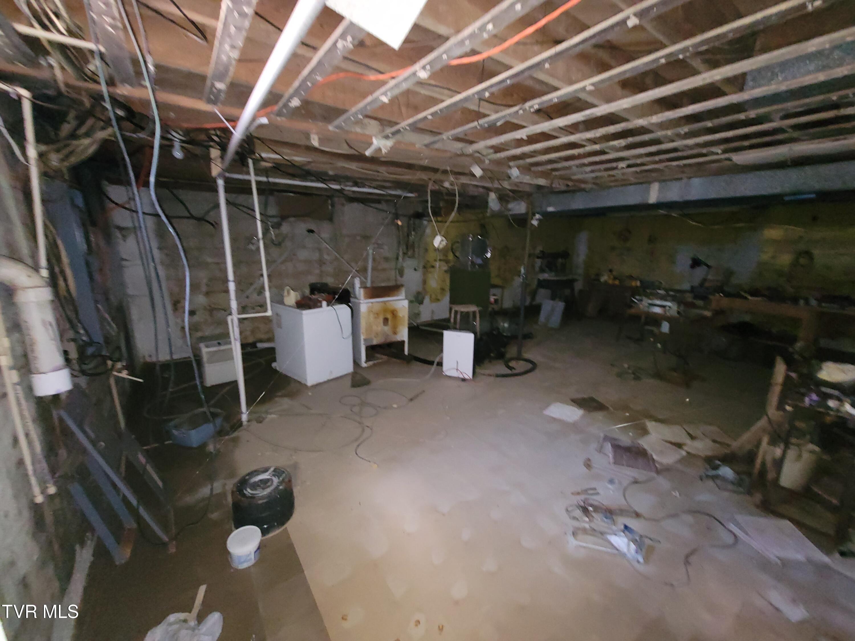 18775 Riverside Drive Grundy, VA 24614 - Photo 22 of 32 20240627_135734