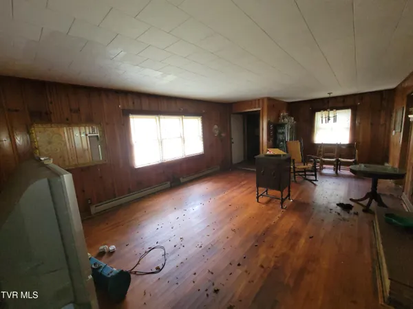 $249,900 | 18775 Riverside Drive, Grundy, VA 24614