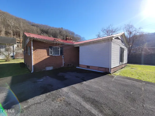 $249,900 | 18775 Riverside Drive, Grundy, VA 24614