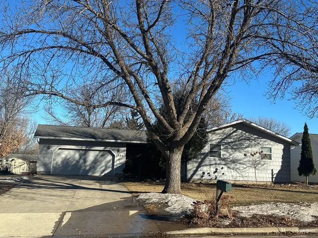 $195,000 | 504 Kossuth Avenue, Marshall, MN 56258