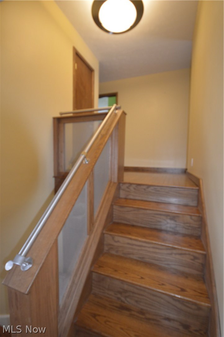 17981 Snyder Road Chagrin Falls, OH 44023 - Photo 15 of 23 Custom hard wood banister and railing as you enter the second level.