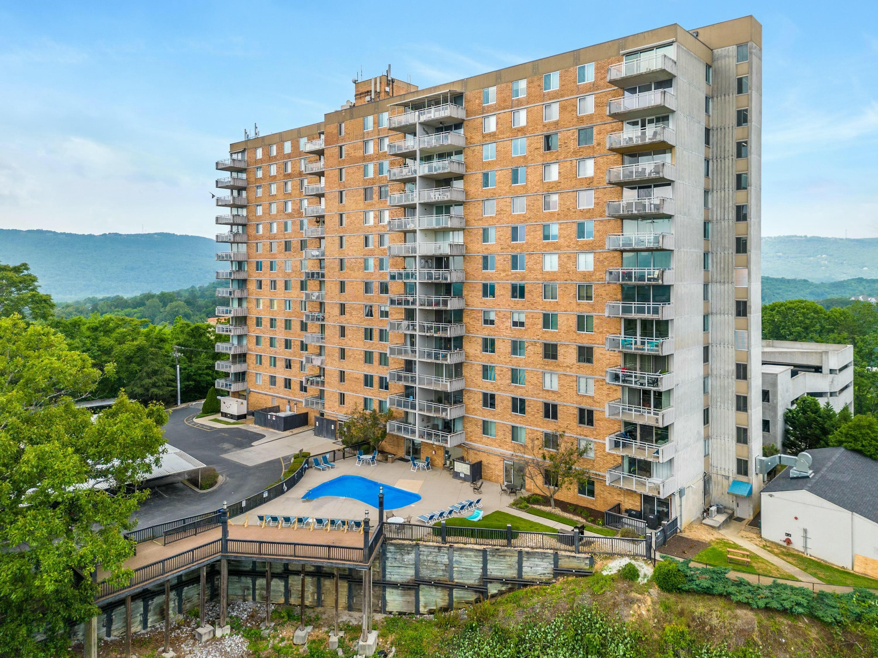 1131 Stringers Ridge Road, Unit 1P Chattanooga, TN 37405 - Photo 1 of 38 1131 Stringers Ridge Rd Unit 1P