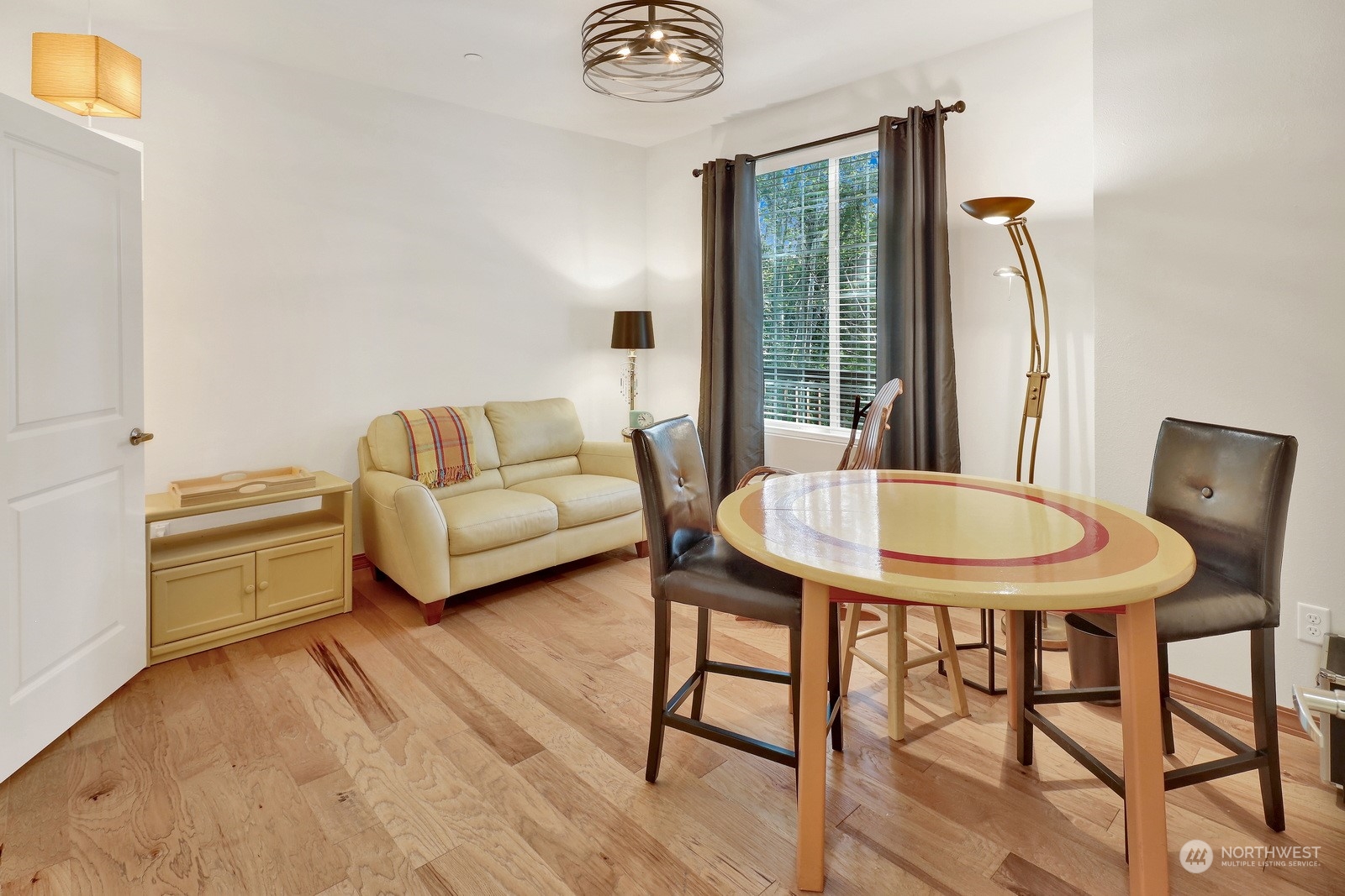 734 Fuchsia Loop Bellingham, WA 98226 - Photo 20 of 27 a balcony with table and chairs