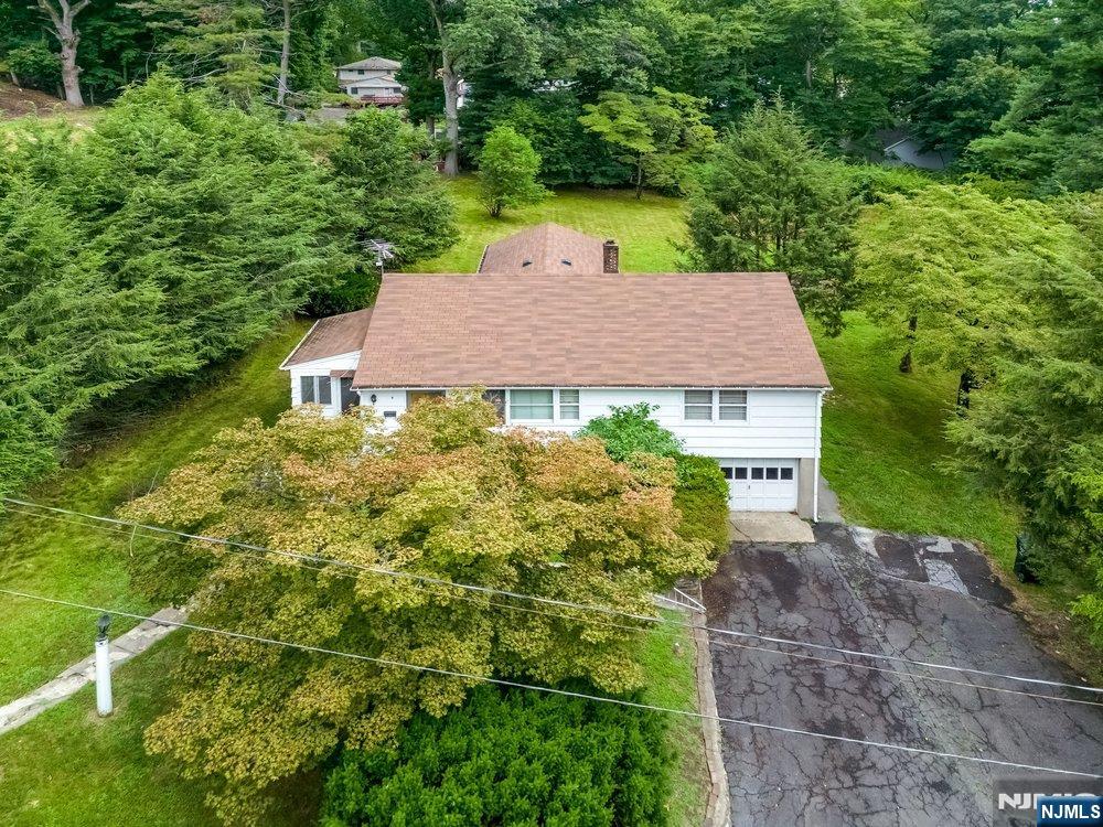 4 Schubert Lane Paramus, NJ 07652 - Photo 1 of 15