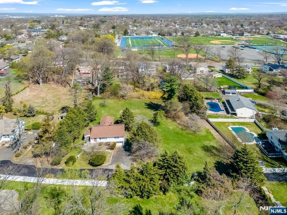 4 Schubert Lane Paramus, NJ 07652 - Photo 8 of 15