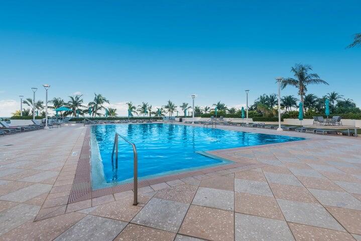 100 Lincoln Road, Unit 1208 Miami Beach, FL 33139 - Photo 22 of 26 Pool