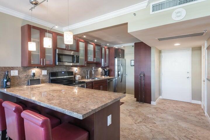 100 Lincoln Road, Unit 1208 Miami Beach, FL 33139 - Photo 5 of 26 Turnkey kitchen
