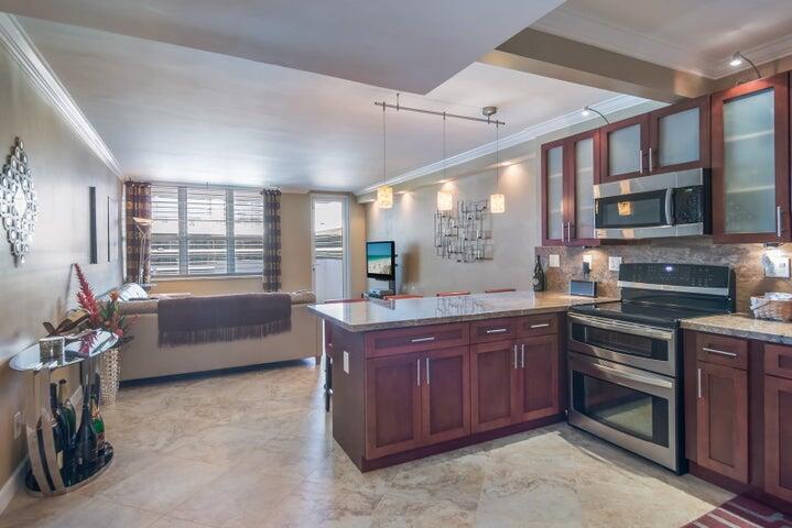 100 Lincoln Road, Unit 1208 Miami Beach, FL 33139 - Photo 6 of 26 View from front door