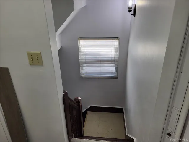 a view of entryway with a mirror