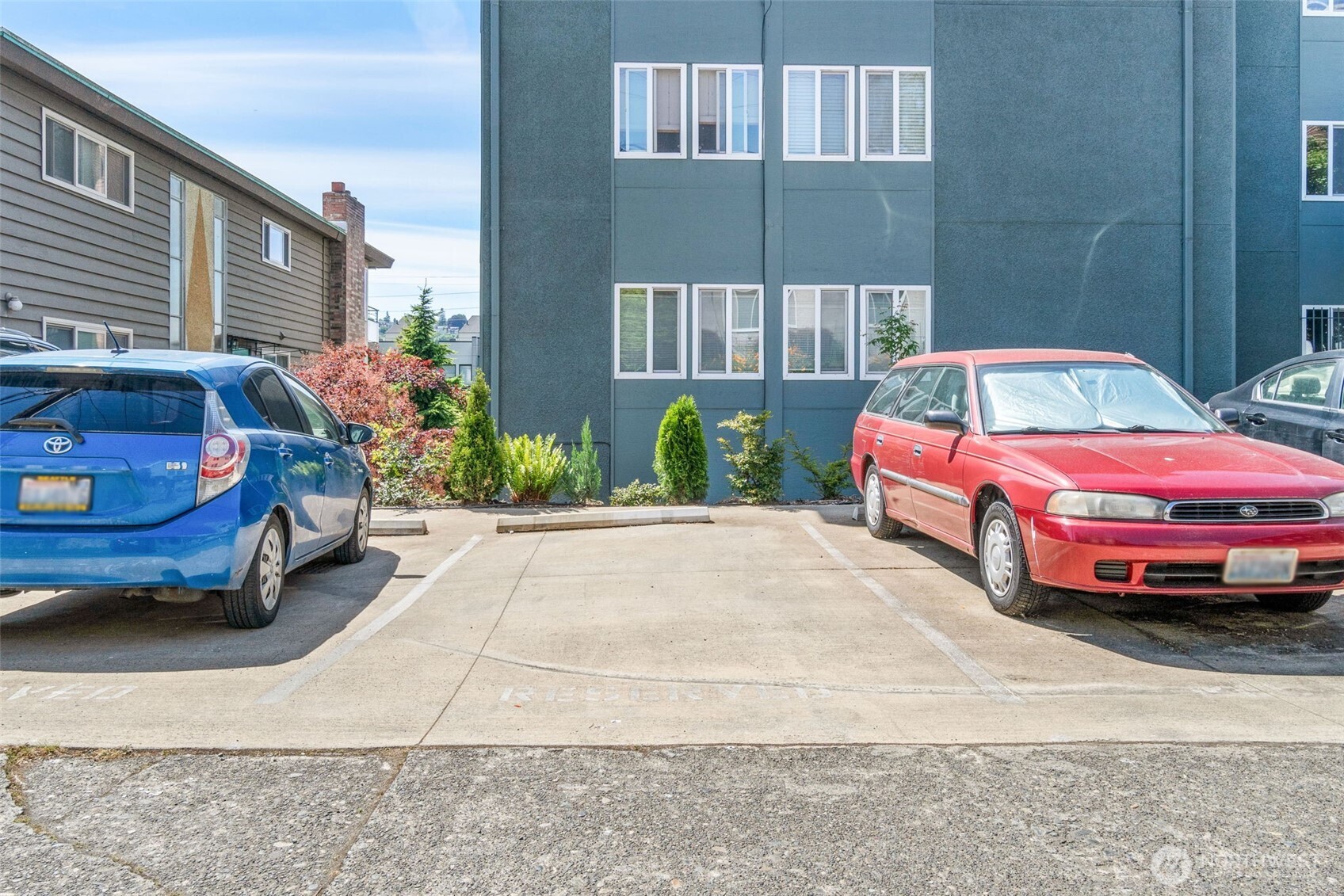 75 East Lynn Street, Unit B Seattle, WA 98102 - Photo 27 of 36 a car parked in front of a building