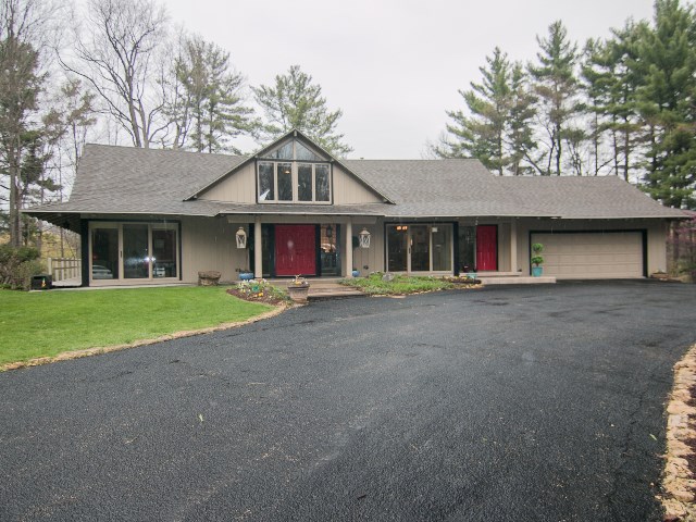 6232 Cunningham Road Rockford, IL 61102 - Photo 1 of 25 a front view of a house with a garden