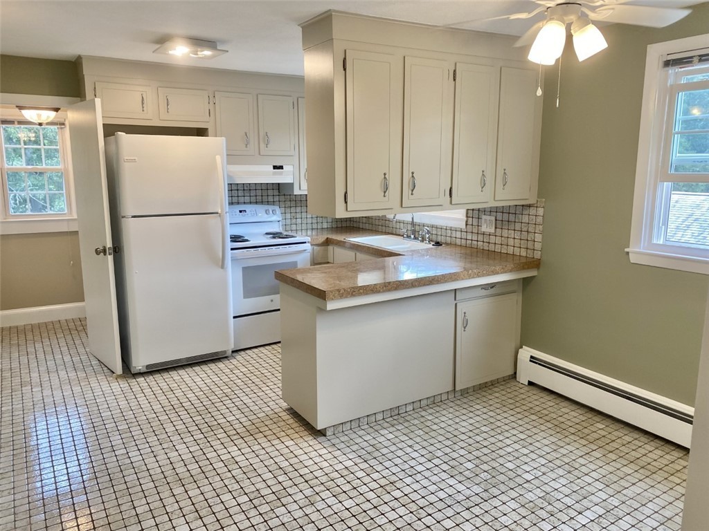 22 Laurel Lane Lincoln, RI 02865 - Photo 12 of 29 Eat In Kitchen